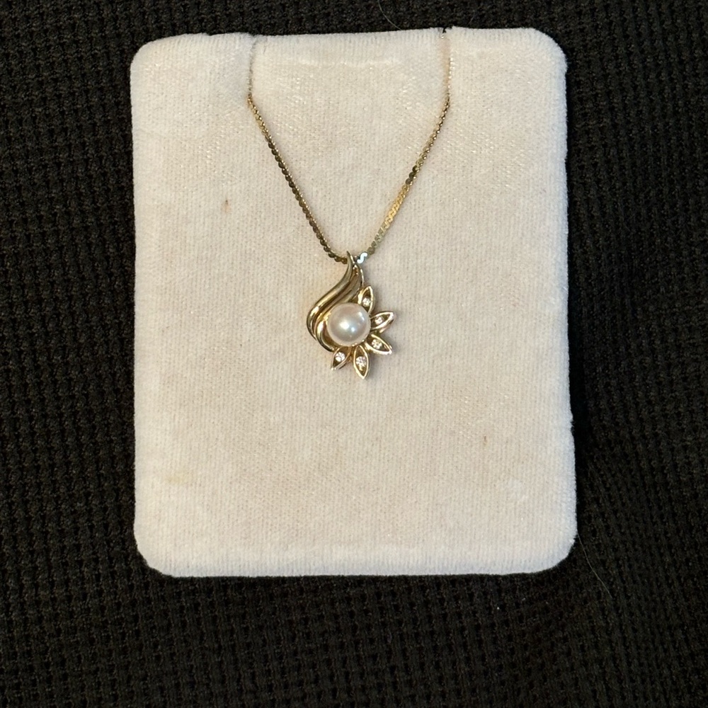 Helzberg 14K pearl/ diamond necklace - Picture 5 of 7